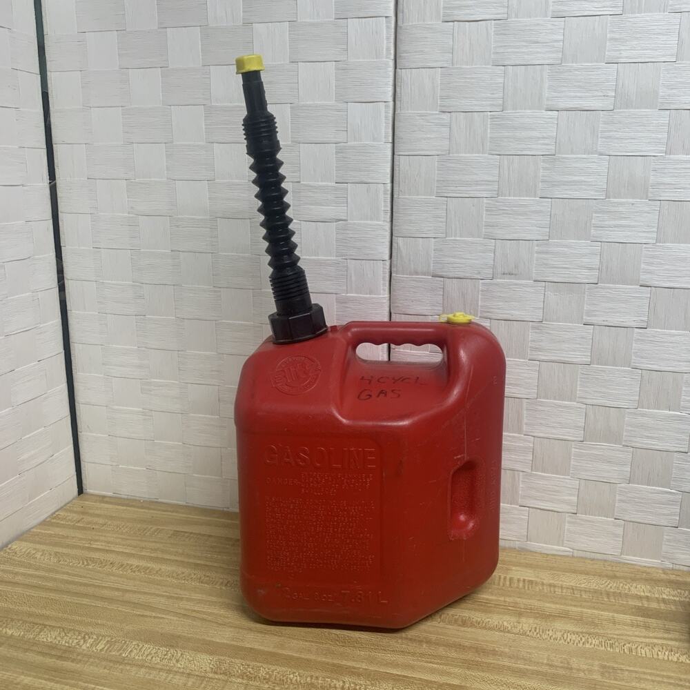 Blitz 50810 2 Gallon 8 oz Red Plastic Gas Can Old Style OEM Self Venting Spout